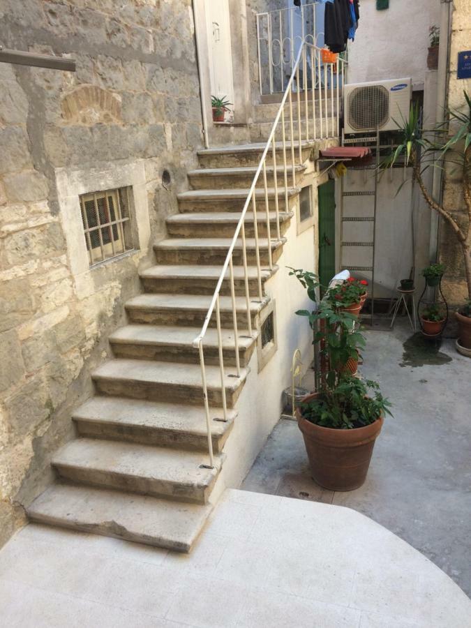 Studio Apartman Ana Split Extérieur photo